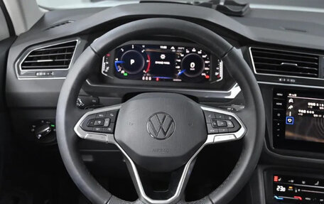 Volkswagen Tiguan II, 2021 год, 3 100 010 рублей, 13 фотография