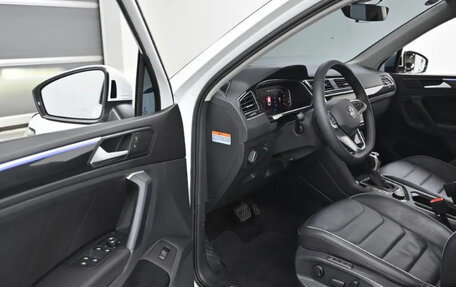 Volkswagen Tiguan II, 2021 год, 3 100 010 рублей, 11 фотография
