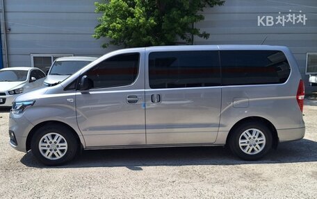 Hyundai Grand Starex Grand Starex I рестайлинг 2, 2021 год, 1 970 010 рублей, 3 фотография