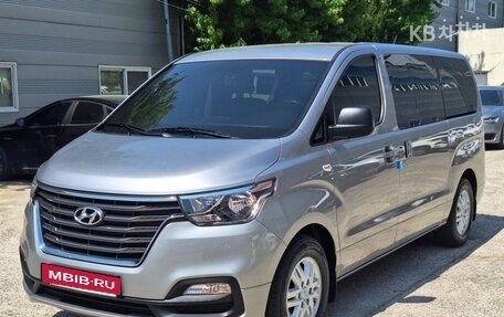 Hyundai Grand Starex Grand Starex I рестайлинг 2, 2021 год, 1 970 010 рублей, 2 фотография