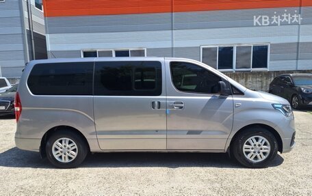 Hyundai Grand Starex Grand Starex I рестайлинг 2, 2021 год, 1 970 010 рублей, 7 фотография