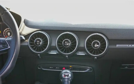 Audi TT, 2016 год, 2 190 000 рублей, 17 фотография