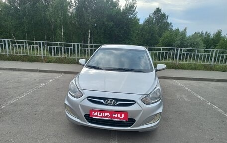Hyundai Solaris II рестайлинг, 2011 год, 630 000 рублей, 2 фотография