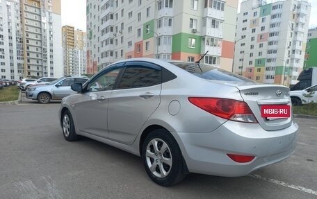 Hyundai Solaris II рестайлинг, 2011 год, 630 000 рублей, 7 фотография