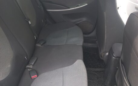 Hyundai Solaris II рестайлинг, 2011 год, 630 000 рублей, 11 фотография