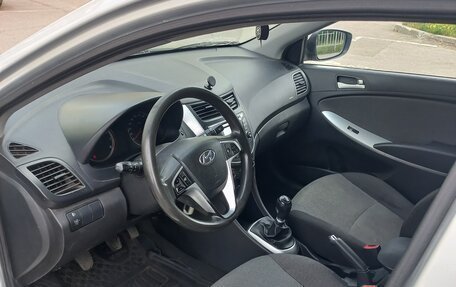 Hyundai Solaris II рестайлинг, 2011 год, 630 000 рублей, 9 фотография