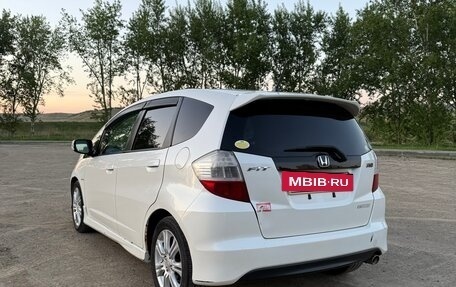 Honda Fit III, 2010 год, 721 000 рублей, 2 фотография