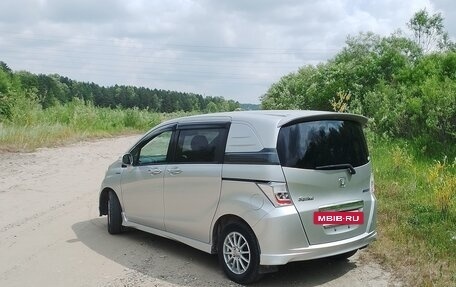 Honda Freed I, 2011 год, 930 000 рублей, 3 фотография