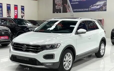 Volkswagen T-Roc I, 2021 год, 1 650 000 рублей, 1 фотография