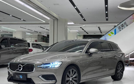 Volvo V60 II, 2022 год, 2 835 000 рублей, 1 фотография