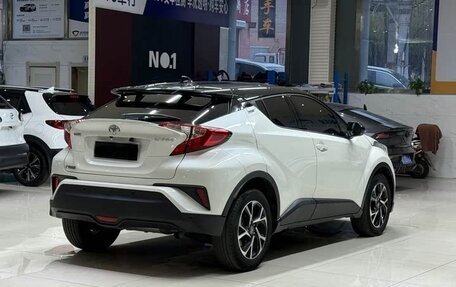 Toyota C-HR I рестайлинг, 2022 год, 1 900 000 рублей, 4 фотография