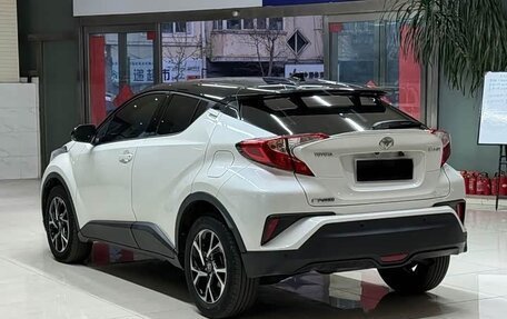 Toyota C-HR I рестайлинг, 2022 год, 1 900 000 рублей, 6 фотография