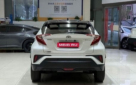 Toyota C-HR I рестайлинг, 2022 год, 1 900 000 рублей, 5 фотография