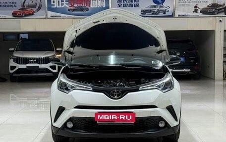 Toyota C-HR I рестайлинг, 2022 год, 1 900 000 рублей, 7 фотография