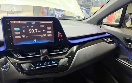 Toyota C-HR I рестайлинг, 2022 год, 1 900 000 рублей, 17 фотография