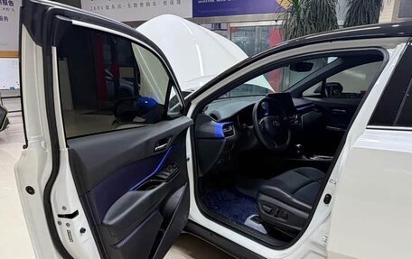Toyota C-HR I рестайлинг, 2022 год, 1 900 000 рублей, 15 фотография