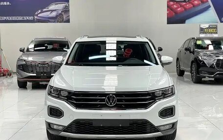 Volkswagen T-Roc I, 2021 год, 1 650 000 рублей, 2 фотография