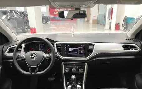 Volkswagen T-Roc I, 2021 год, 1 650 000 рублей, 11 фотография