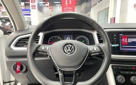 Volkswagen T-Roc I, 2021 год, 1 650 000 рублей, 9 фотография