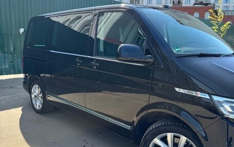 Volkswagen Multivan T6 рестайлинг, 2021 год, 7 500 000 рублей, 4 фотография