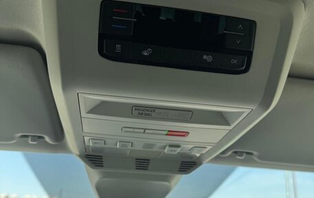 Volkswagen Multivan T6 рестайлинг, 2021 год, 7 500 000 рублей, 10 фотография