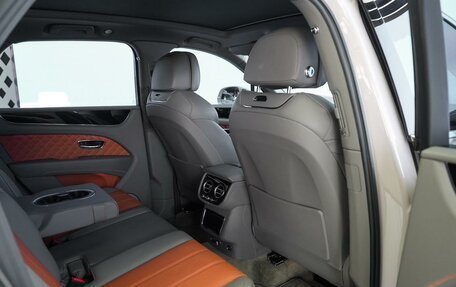 Bentley Bentayga I, 2022 год, 21 000 000 рублей, 12 фотография