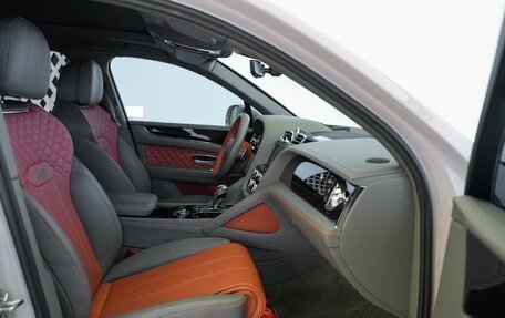 Bentley Bentayga I, 2022 год, 21 000 000 рублей, 14 фотография