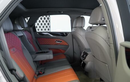 Bentley Bentayga I, 2022 год, 21 000 000 рублей, 11 фотография