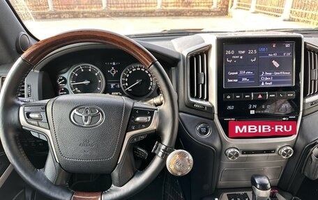 Toyota Land Cruiser 200, 2018 год, 6 199 000 рублей, 9 фотография