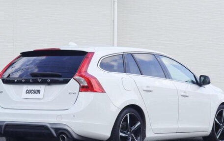 Volvo V60 I, 2015 год, 1 015 000 рублей, 4 фотография