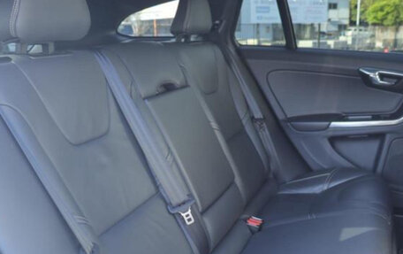 Volvo V60 I, 2015 год, 1 015 000 рублей, 9 фотография