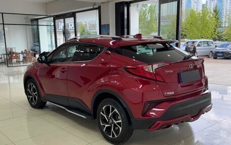 Toyota C-HR I рестайлинг, 2022 год, 1 850 000 рублей, 4 фотография