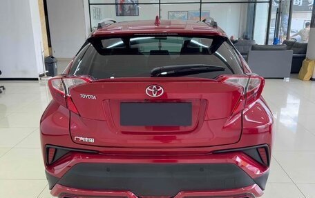 Toyota C-HR I рестайлинг, 2022 год, 1 850 000 рублей, 5 фотография