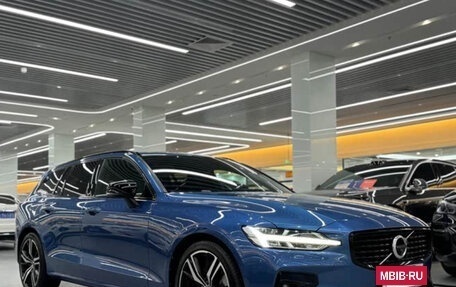 Volvo V60 II, 2022 год, 2 835 000 рублей, 3 фотография