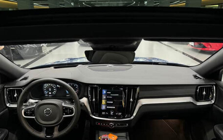 Volvo V60 II, 2022 год, 2 835 000 рублей, 7 фотография