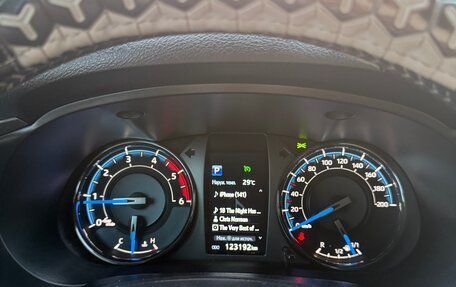 Toyota Hilux VIII, 2020 год, 6 300 000 рублей, 17 фотография