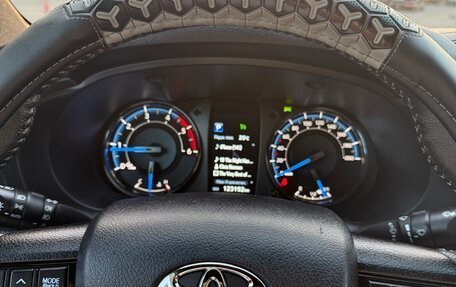 Toyota Hilux VIII, 2020 год, 6 300 000 рублей, 19 фотография