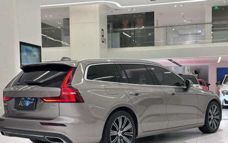 Volvo V60 II, 2022 год, 2 835 000 рублей, 4 фотография