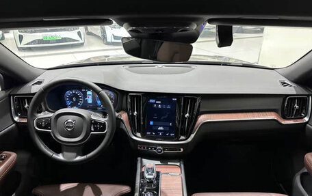 Volvo V60 II, 2022 год, 2 835 000 рублей, 6 фотография