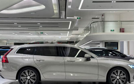 Volvo V60 II, 2022 год, 2 835 000 рублей, 3 фотография