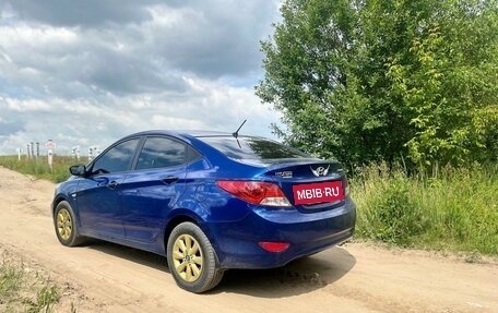 Hyundai Solaris II рестайлинг, 2013 год, 800 000 рублей, 2 фотография