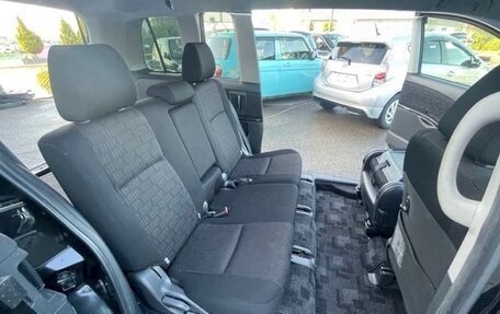 Toyota ISis I, 2017 год, 1 074 000 рублей, 15 фотография