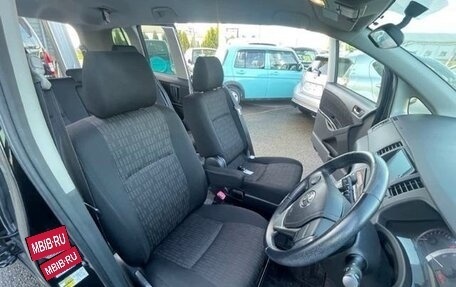 Toyota ISis I, 2017 год, 1 074 000 рублей, 10 фотография