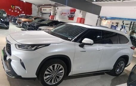 Toyota Highlander, 2022 год, 4 000 000 рублей, 4 фотография