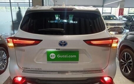 Toyota Highlander, 2022 год, 4 000 000 рублей, 5 фотография