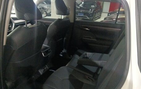 Toyota Highlander, 2022 год, 4 000 000 рублей, 6 фотография
