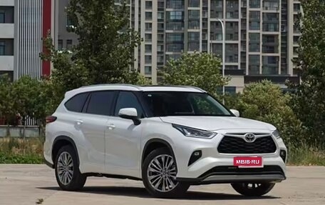 Toyota Highlander, 2025 год, 4 650 000 рублей, 3 фотография