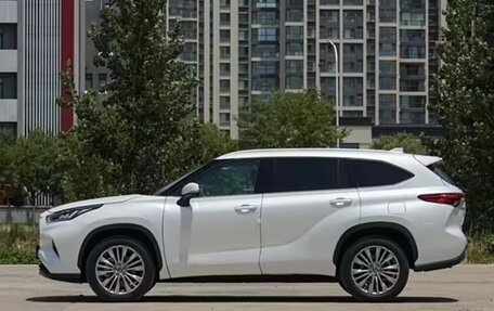 Toyota Highlander, 2025 год, 4 650 000 рублей, 4 фотография