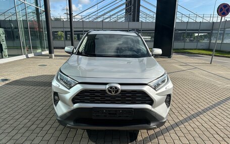 Toyota RAV4, 2022 год, 3 290 000 рублей, 2 фотография