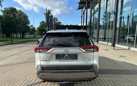 Toyota RAV4, 2022 год, 3 290 000 рублей, 6 фотография